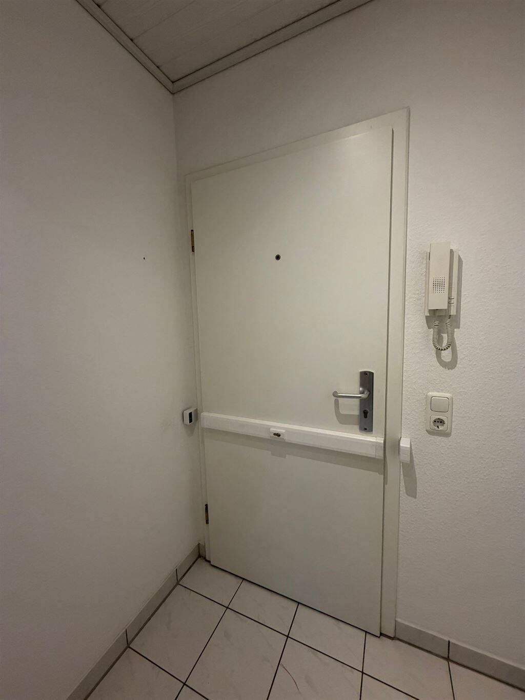 ** ETW mit langem Balkon, EBK und Klimaanlage** – Wiesbaden – Vorschaubild 8