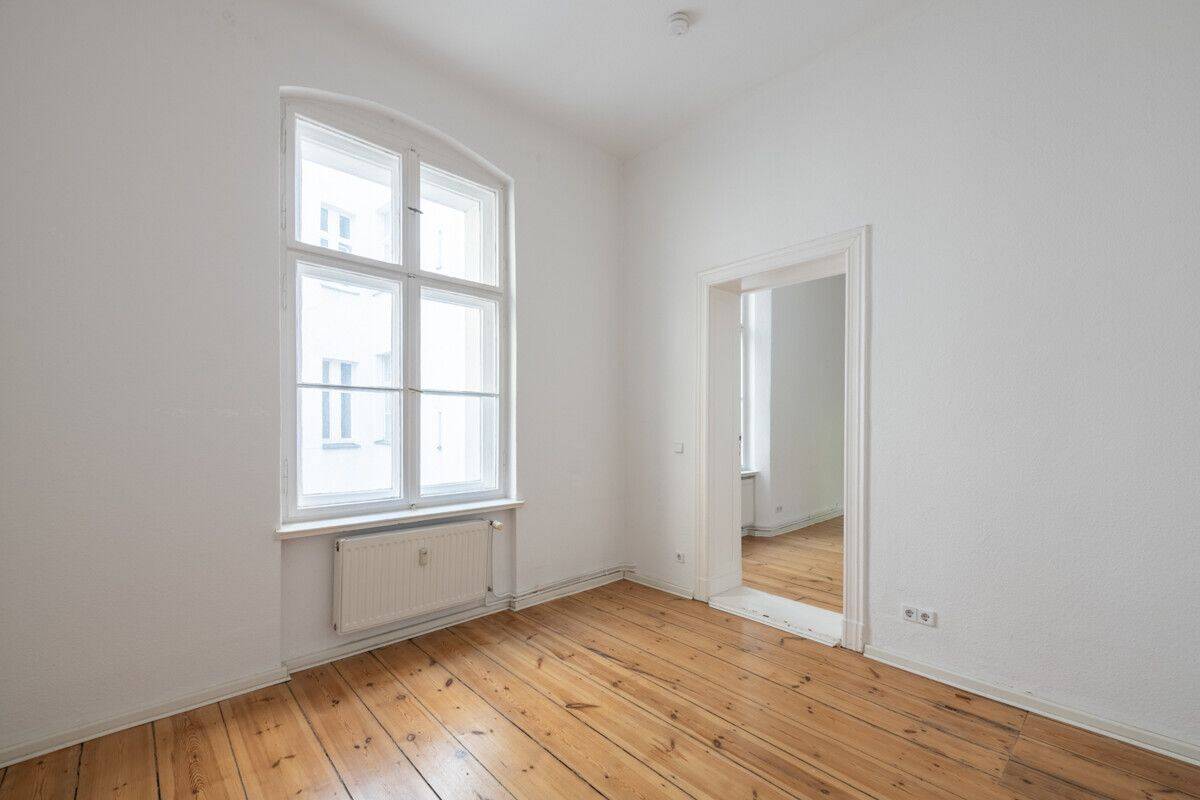 Bezugsfrei in Friedrichshain: Charmante Wohnung in zentraler Wohnlage, nahe Karl-Marx-Allee, Loggia