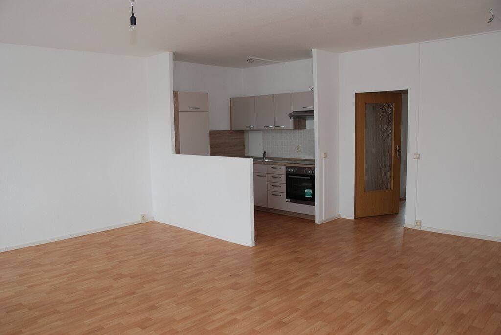 Bezugsfertige 3-Raum-Wohnung mit Einbauküche – Chemnitz – Vorschaubild 2