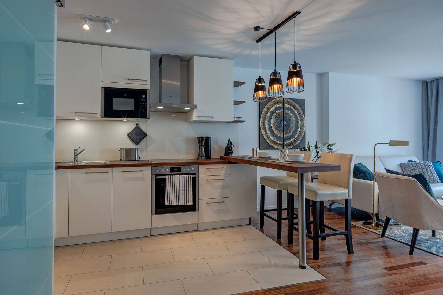 Alt-Schwabing: Hochwertige 2-Zimmer Wohnung mit Balkon und Wintergarten – München – Vorschaubild 7