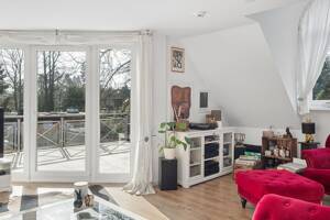 Großzügiges Wohnerlebnis: Modernisierte DG-Maisonette mit perfekter Sonnen-Ausrichtung! – 22043 Hamburg – Vorschaubild 4