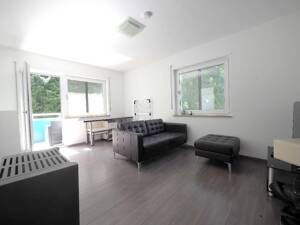 möblierte Wohnung 2 Zi., ruhig und hell, 2. OG, 2 x Blk., EBK, Gas Kamin mit Blick über Stuttgart – 70190 Stuttgart – Vorschaubild 3