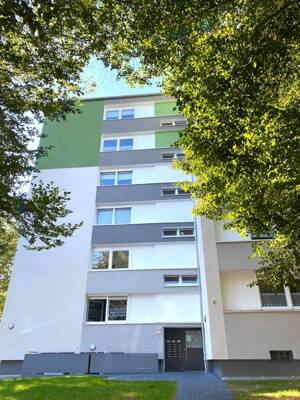 Wohnen mit Ausblick: Frisch renovierte 3-Zimmer Wohnung mit nagelneuem Bad