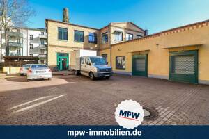 Aufgeteiltes Apartmenthaus mit Remise und Lager mit Entwicklungspotenzial in Köpenick