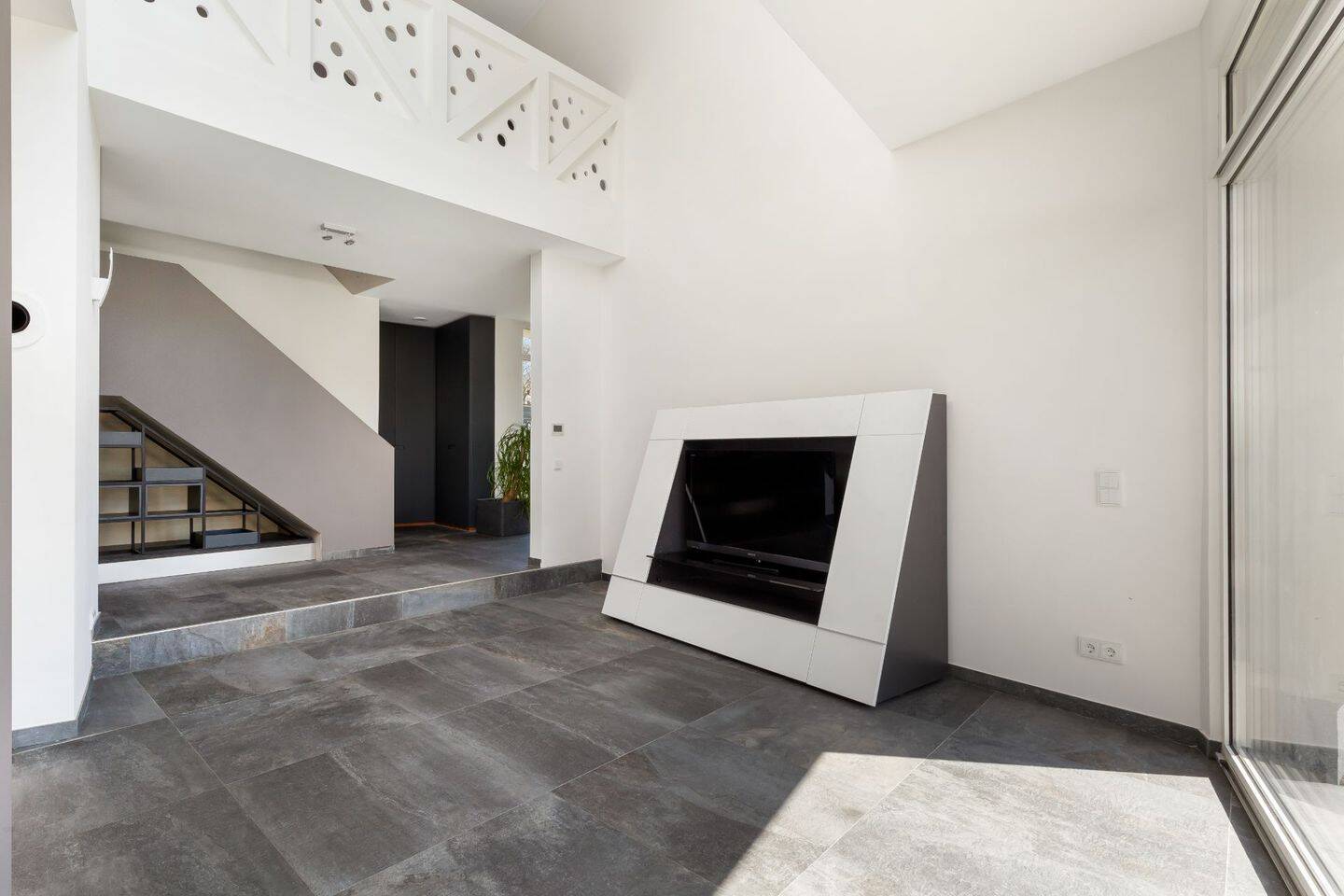 Penthouse-Gefühl im eigenen Haus - moderne Designvilla mit Dachterrassen und Wärmepumpe – Berlin – Vorschaubild 5