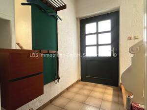 Großzügige 4-ZKB-Wohnung in gefragter Lage nahe der Uni für 1 Jahr zu vermieten! – 66123 Saarbrücken – Vorschaubild 2