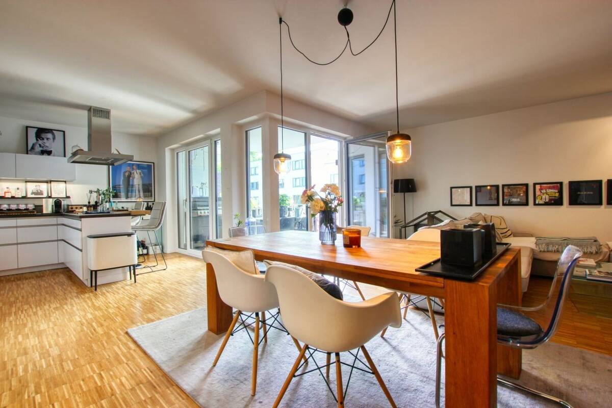 DREAMHOUSE Immobilien: Perfekt - großer Balkon, Aufzug, Tiefgarage – 22303 Hamburg – Bild 1 von 9