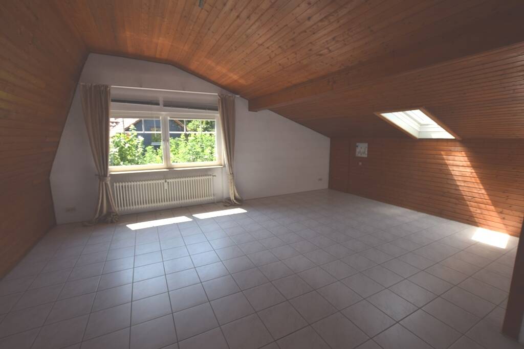 Geräumiges Zweifamilienhaus mit Garten und Garage in ruhiger Lage – Neuberg – Vorschaubild 9