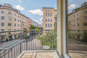 Lichtdurchflutete 2-Zimmer-Wohnung mit TG-Stellplatz im beliebten Dichterviertel – 10115 Berlin – Vorschaubild 2