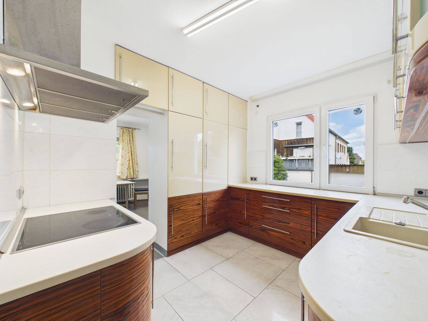 Wohnen ohne Kompromisse! 310 qm Wohnfläche, 10 Zimmer, Garten, Garage, Vollkeller und PV in Destedt! – Cremlingen – Vorschaubild 4