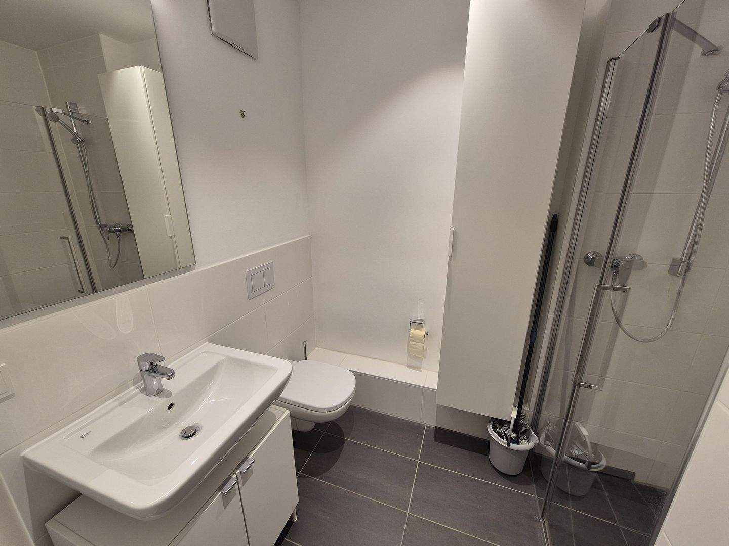 Ruhiges und möbliertes 1-Zimmer-Apartment in Bogenhausen - Immatrikulationsbescheinigung notwendig! – München – Vorschaubild 2