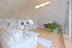 Exklusive Wohnung mit Südbalkon in Stuttgart Plieningen/ Nähe Messe/ Flughafen