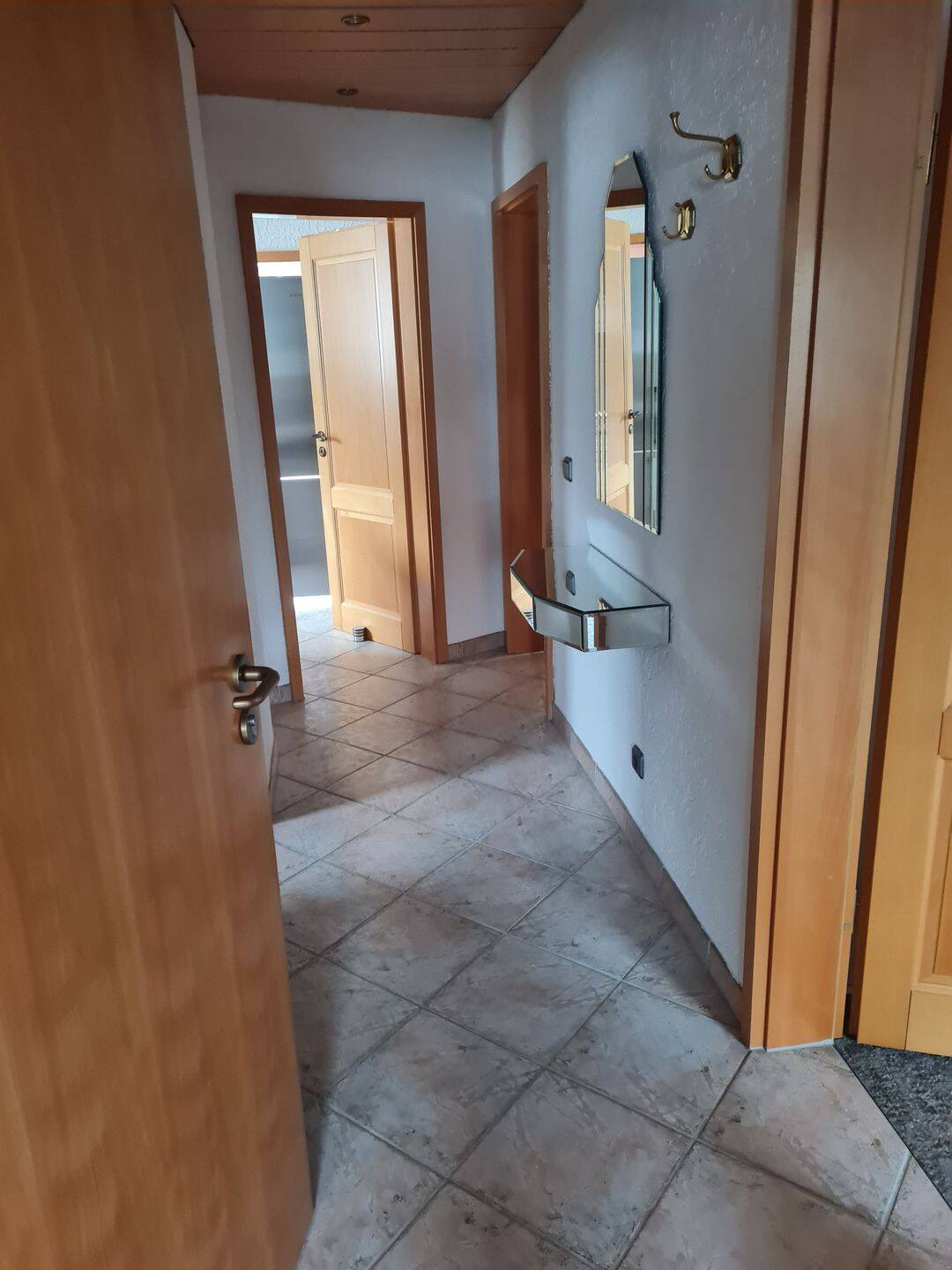 Schöne und helle 3 Zimmerwohnung (knapp 70 qm) in schöner Lage mit Schwedenofen – München – Vorschaubild 8