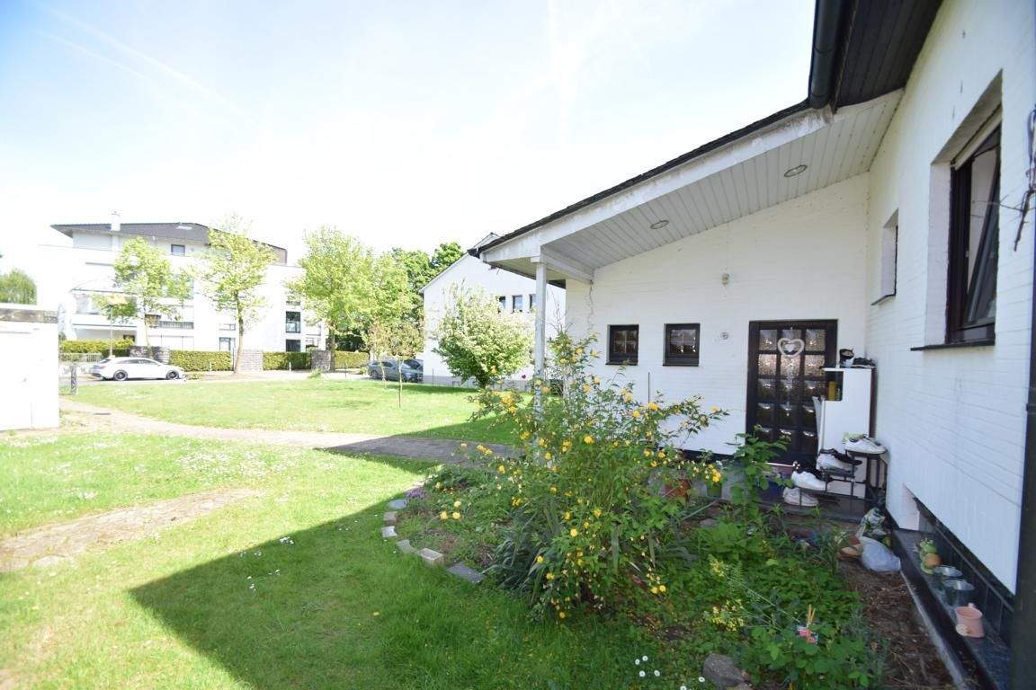Werne ! Großzügiger Bungalow mit Baugrundstück - Ihre Chance für Wohnen und Endwickeln ! – Werne – Bild 1 von 9