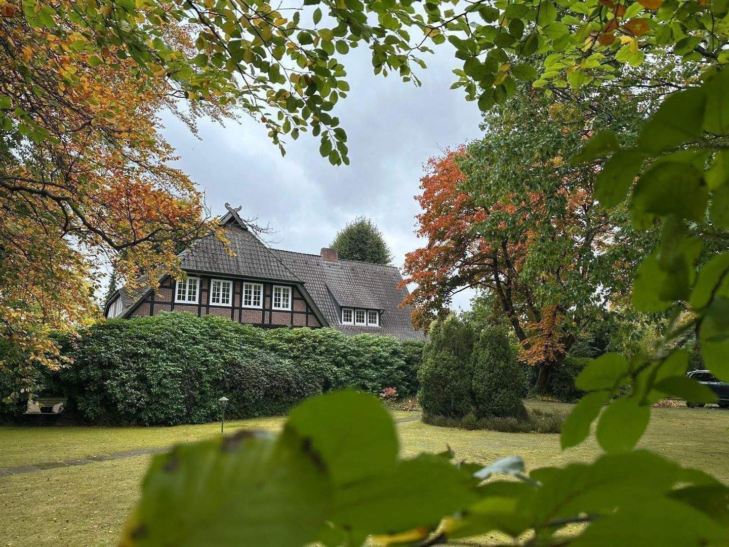 Idyllisches Landhaus mit großzügigem Wohnraum, Wellnessbereich und Naturgarten – Egestorf – Bild 1 von 9