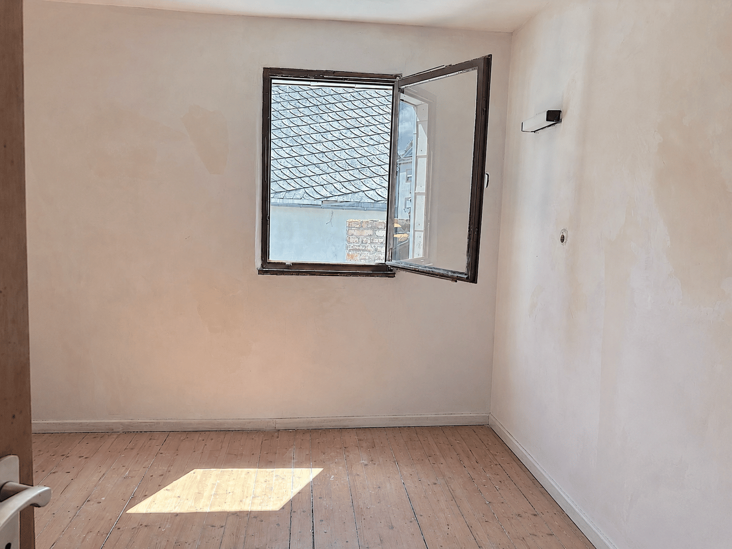 Sanierungsbedürftiges Bauernhaus mit großer Scheune und Garten – Büchel – Vorschaubild 5