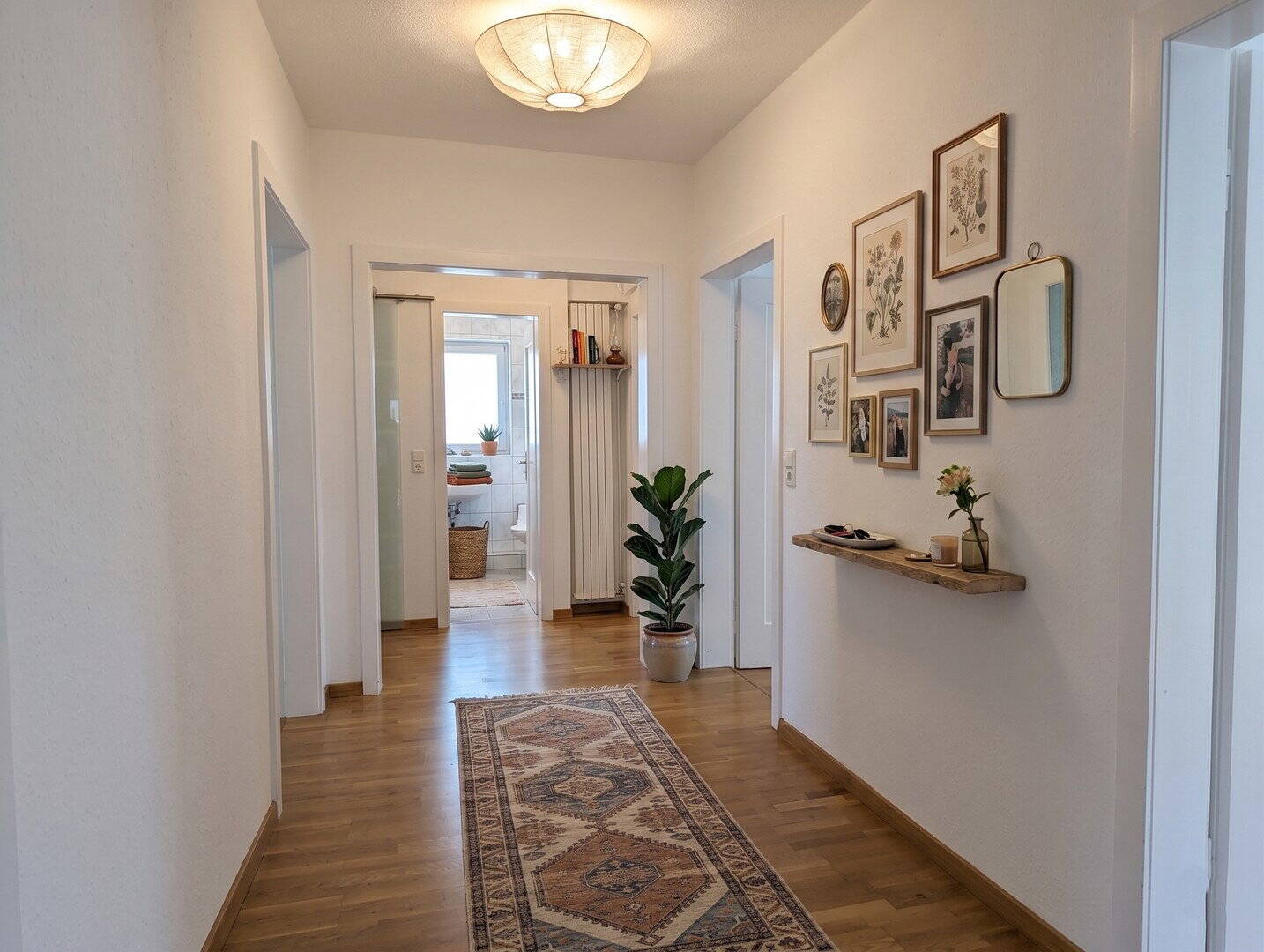 Großzügige 4-Zimmer-Erdgeschosswohnung mit zwei Balkonen, zwei Bädern und Altbauflair