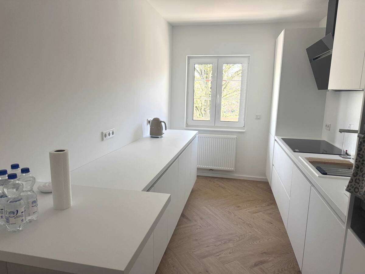 Urban und doch zentral: Gut aufgeteilte 2 Zimmer mit Balkon in beliebter Lage von Krefeld Uerdingen – 47829 Krefeld – Bild 1 von 8
