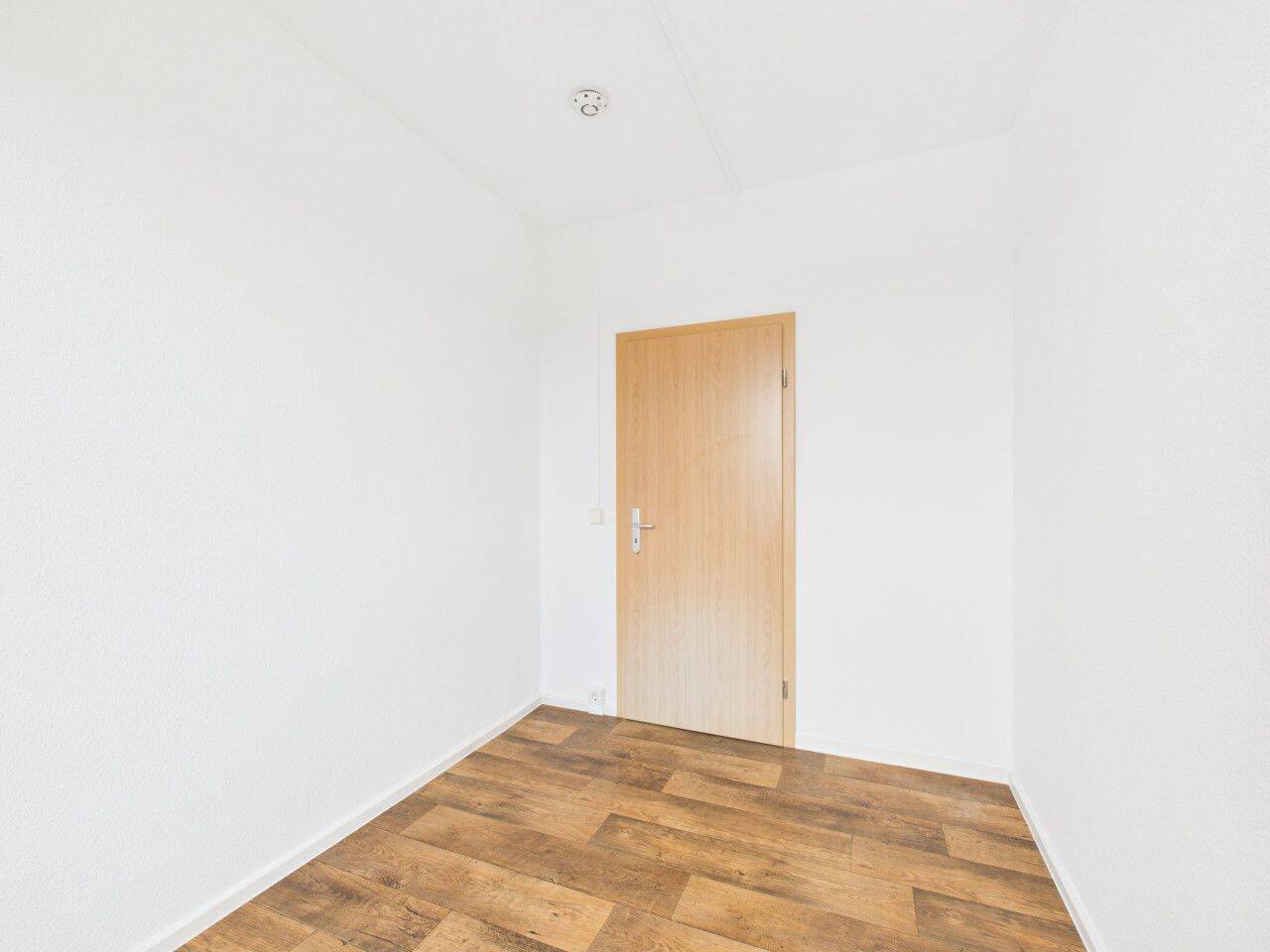 Ihre neue Familienwohnung! zentrumsnah, 4 Zimmer, mit großem Balkon – Chemnitz – Vorschaubild 3