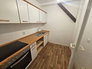 Maisonettewohnung direkt am Hasselbachplatz inkl. 2 Zimmer + EBK+Bad mit Wanne+Gäste- WC+Laminat! – 39104 Magdeburg – Vorschaubild 4