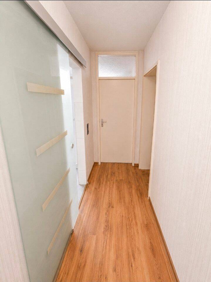 Große Wohnung mit Garage, großem Balkon, Schwimmbad, Sauna – Kassel – Vorschaubild 5