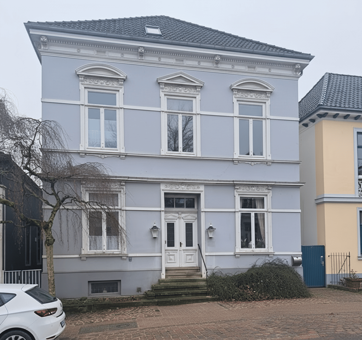 SOLLER - IMMOBILIEN Mehrfamilienhaus mit drei Wohnungen aufgeteilt in Eigentumswohnungen in Vegesack – 28757 Bremen – Bild 1 von 9