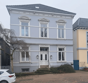 SOLLER - IMMOBILIEN Mehrfamilienhaus mit drei Wohnungen aufgeteilt in Eigentumswohnungen in Vegesack