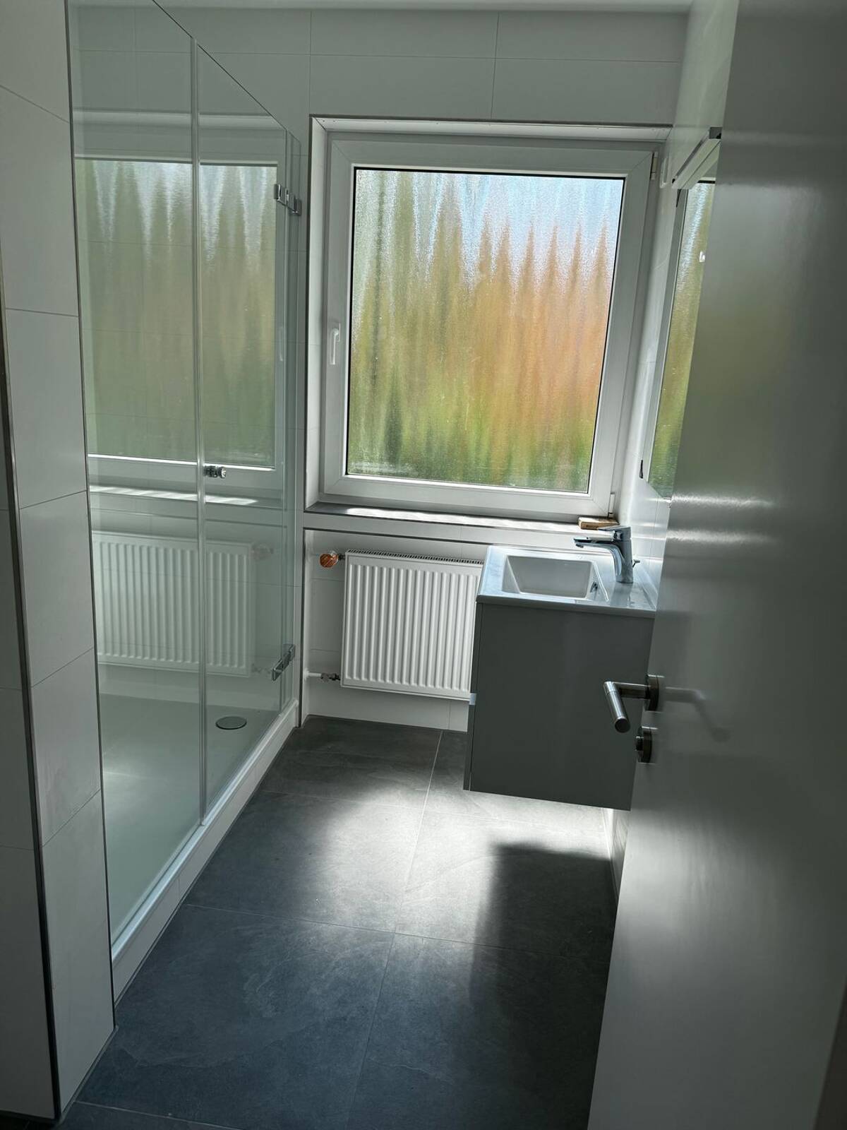 !!! Neuwertige, kernsanierte 3 Zimmereigentumswohnung in Sieglitzhof/ruhige Waldlage!!! – 91054 Erlangen – Bild 1 von 9