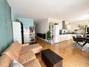 Helle 4-Zimmer-Wohnung mit zwei Balkonen in einer Lage zum Wohlfühlen – 22179 Hamburg – Vorschaubild 2