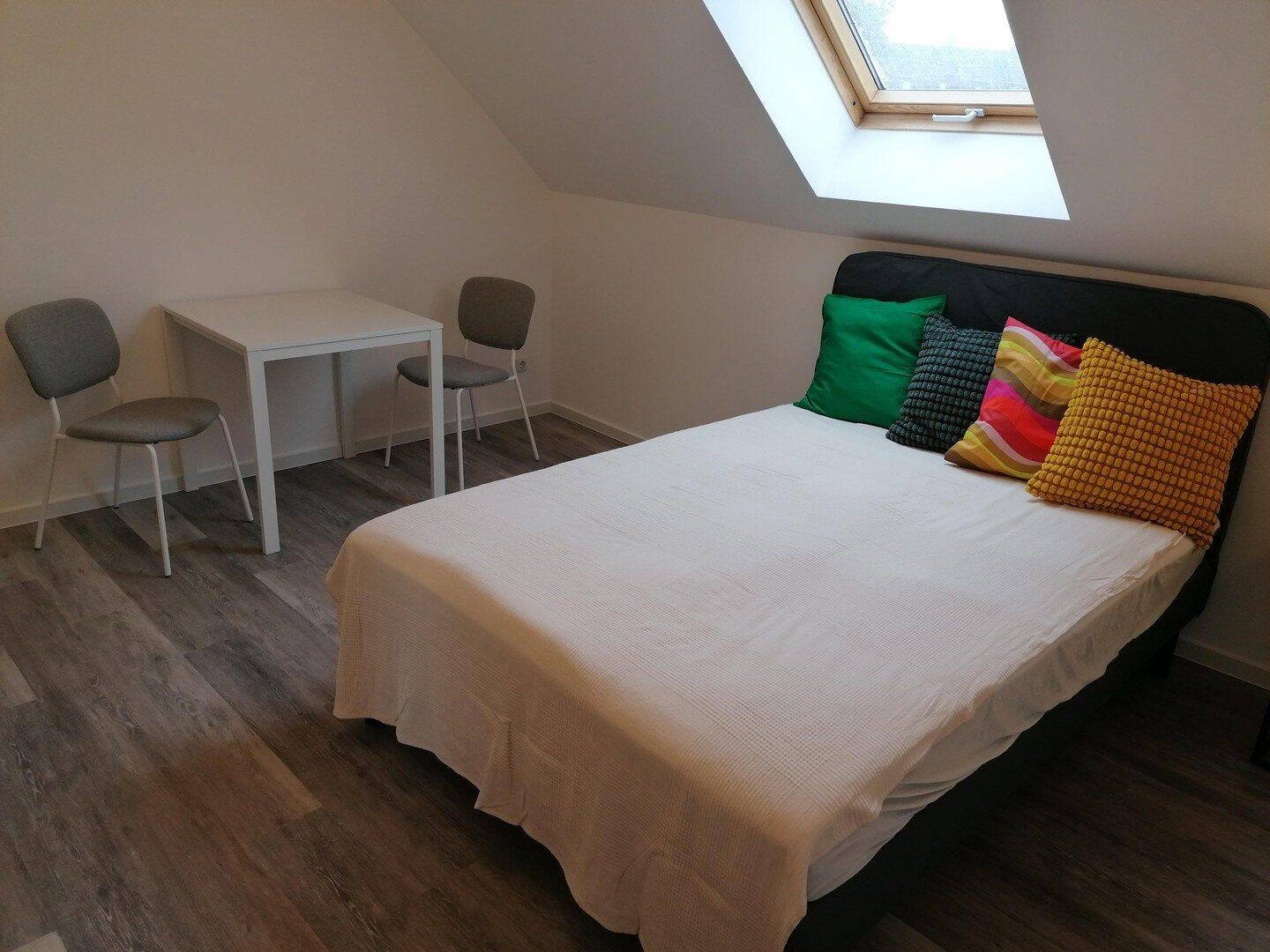 NICHT FÜR FAMILIEN GEEIGNET! WG Zimmer in top Lage Nähe Köln in Leverkusen-Opladen City Erstbezug