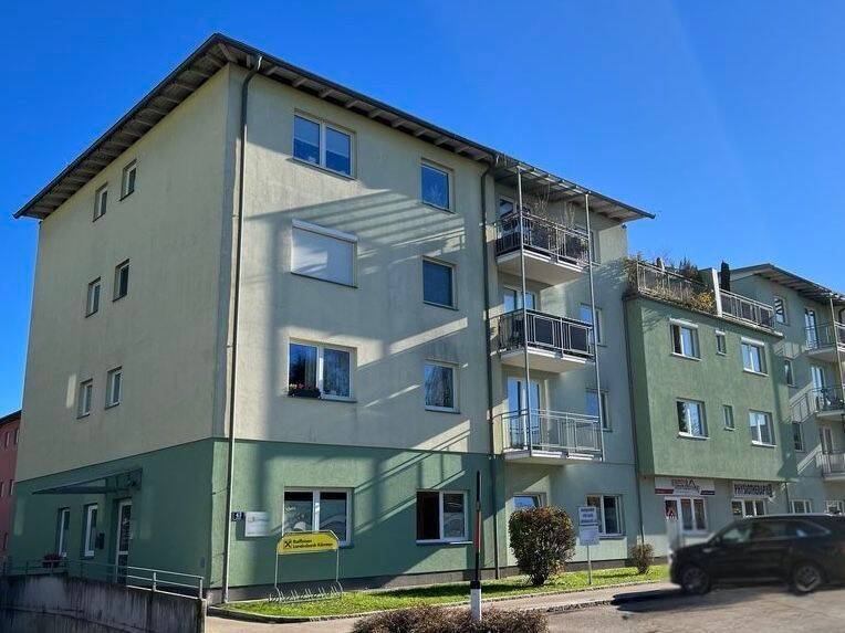 Attraktive und schöne Vier-Zimmer-Dachterrassenwohnung mit 20 m² Westterrasse im südwestlichen Teil von Waidmannsdorf
