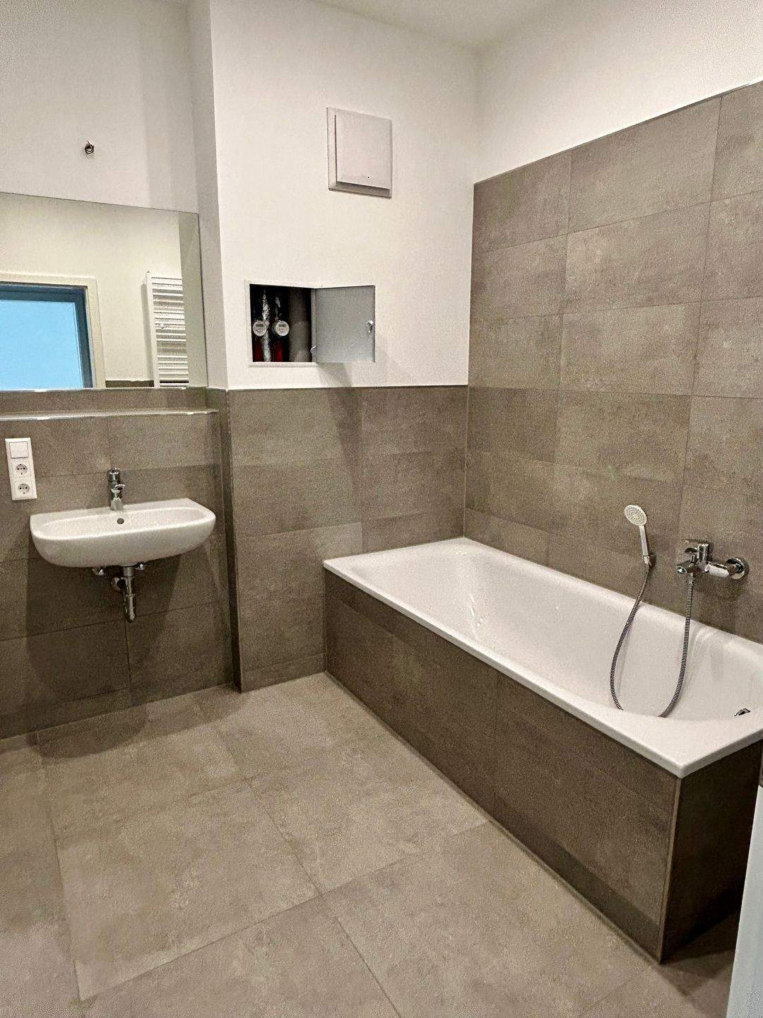 EXKLUSIVE Wohnung mit Parkett, Fußbodenheizung, Balkon und Lift!!! – Chemnitz – Vorschaubild 8