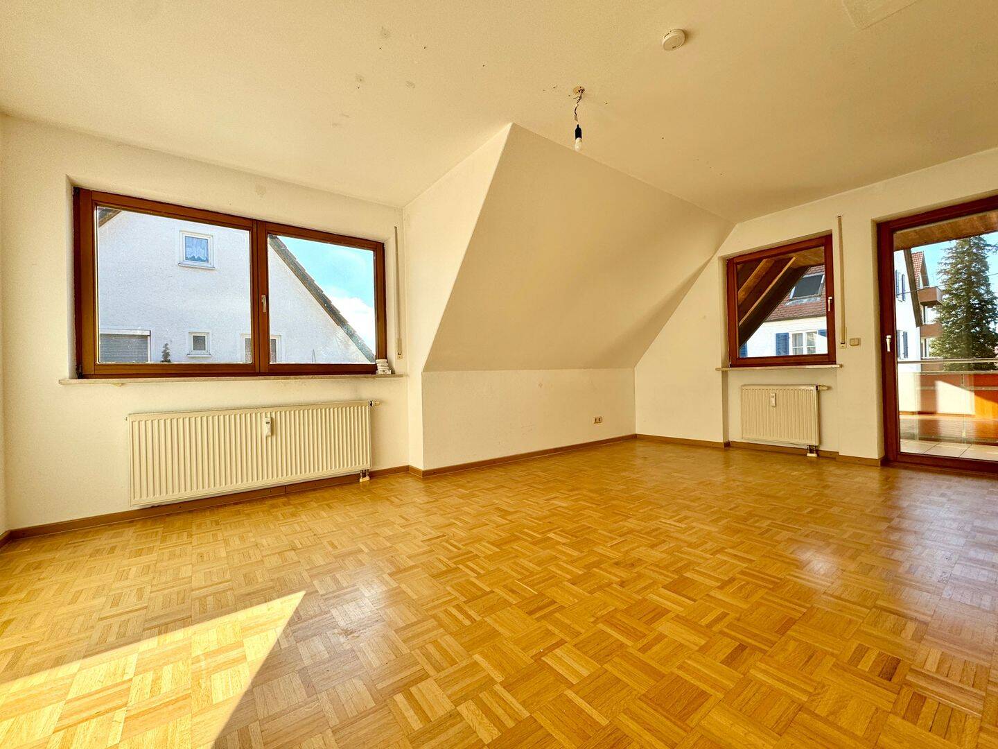 FREIE, HELLE 3 ZIMMER-DG-WOHNUNG MIT GROßEM BALKON UND EIGENEM GARTEN IN SCHÖNER WOHNLAGE – Augsburg – Vorschaubild 6
