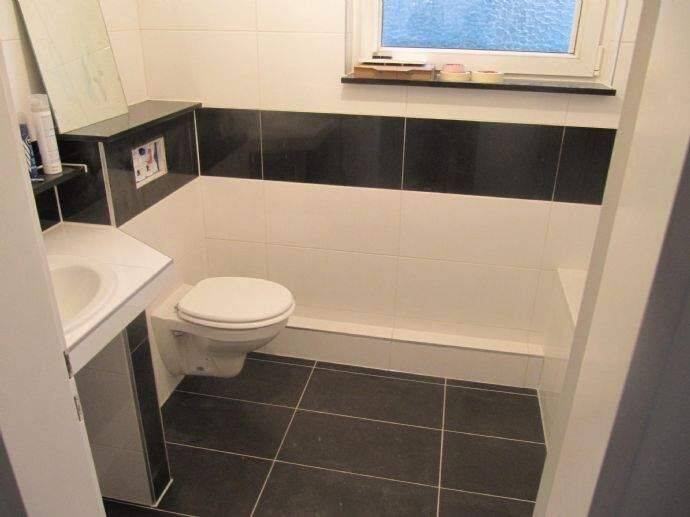 Provisionsfreie Super-Rendite, in Oberhausen. 6-Familienhaus, Balkone, Garten, 7 Garagen, Stellplätze, Ausbau und Baureserve mit 48.000,- € KM – Oberhausen – Vorschaubild 4