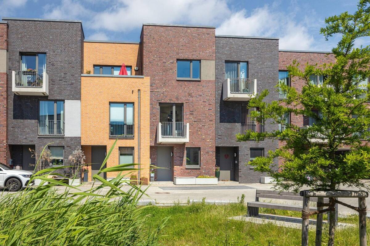 Hochwertiges Townhouse mit Dachterasse und Wasserblick – 22045 Hamburg – Bild 1 von 9