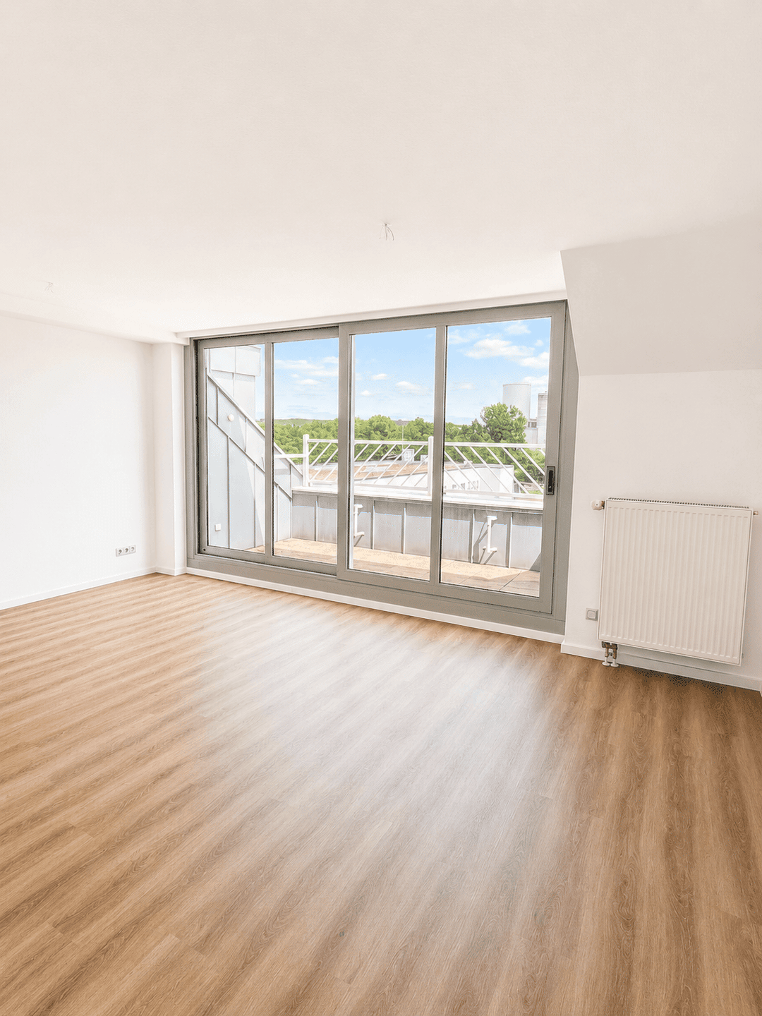Lichtdurchflutete 3-Zimmer-Dachgeschosswohnung mit zwei Balkonen in Saarbrücken – Saarbrücken – Vorschaubild 2