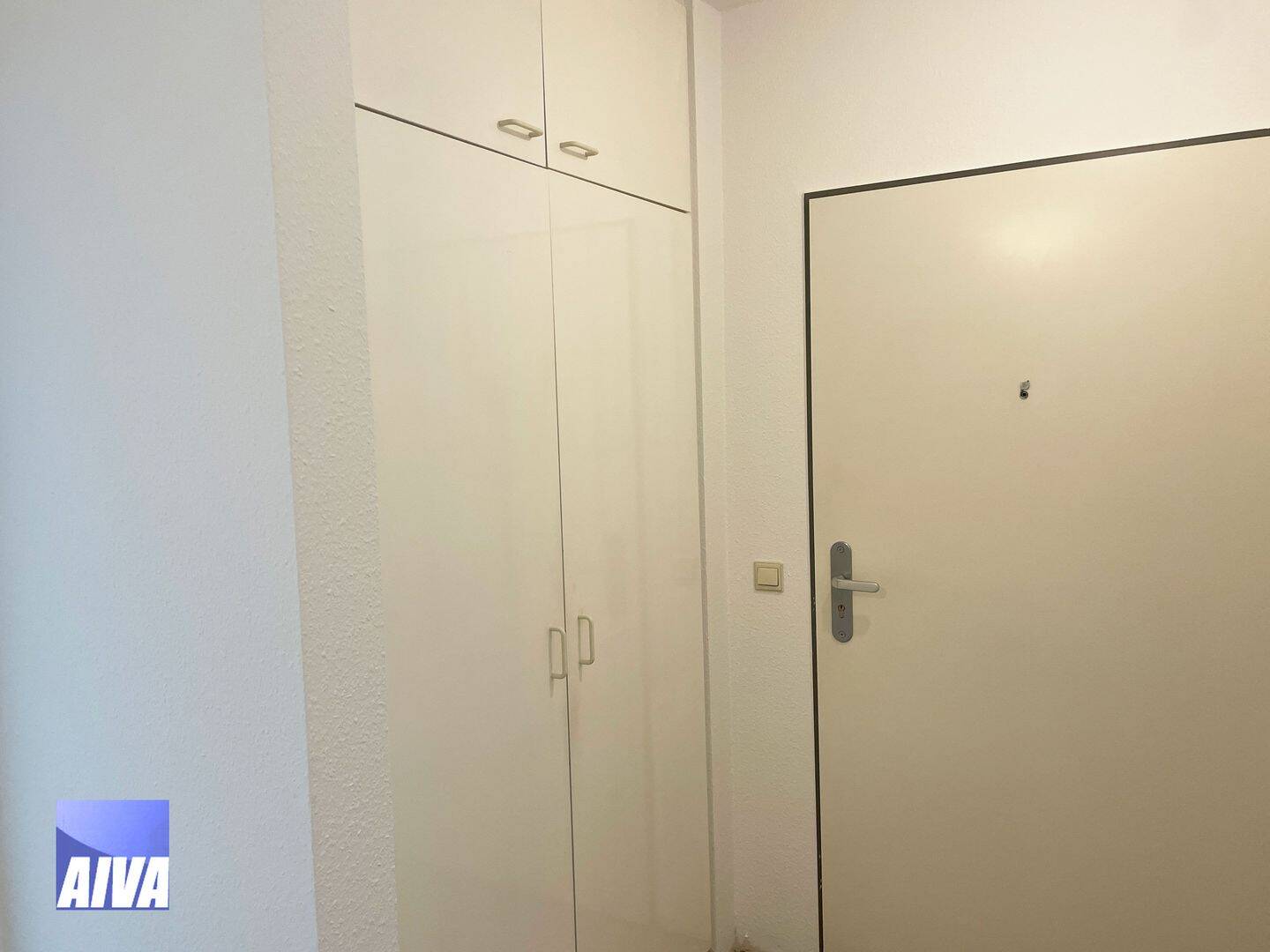 BALKON, WOHNKÜCHE, EINBAUSCHRANK IM FLUR, PARKETT, LIFT, TIEFGARAGENPLATZ IM HAUS MGL. ( 01309 STRIESEN / KRENKELTRASSE ) – Dresden – Vorschaubild 7