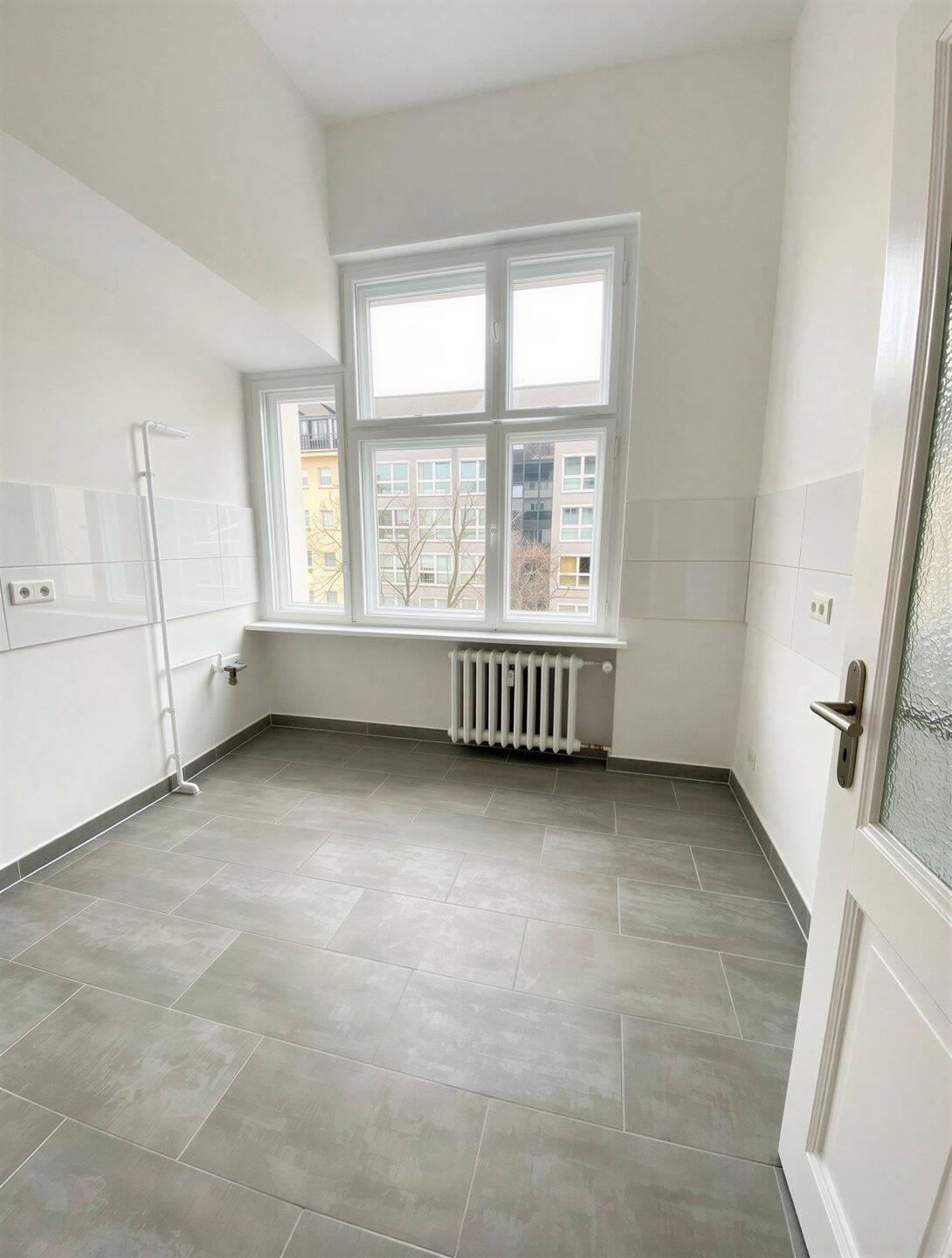 Sanierte und bezugsfreie 1-Zimmer-Wohnung in Wilmersdorf – Berlin – Vorschaubild 4