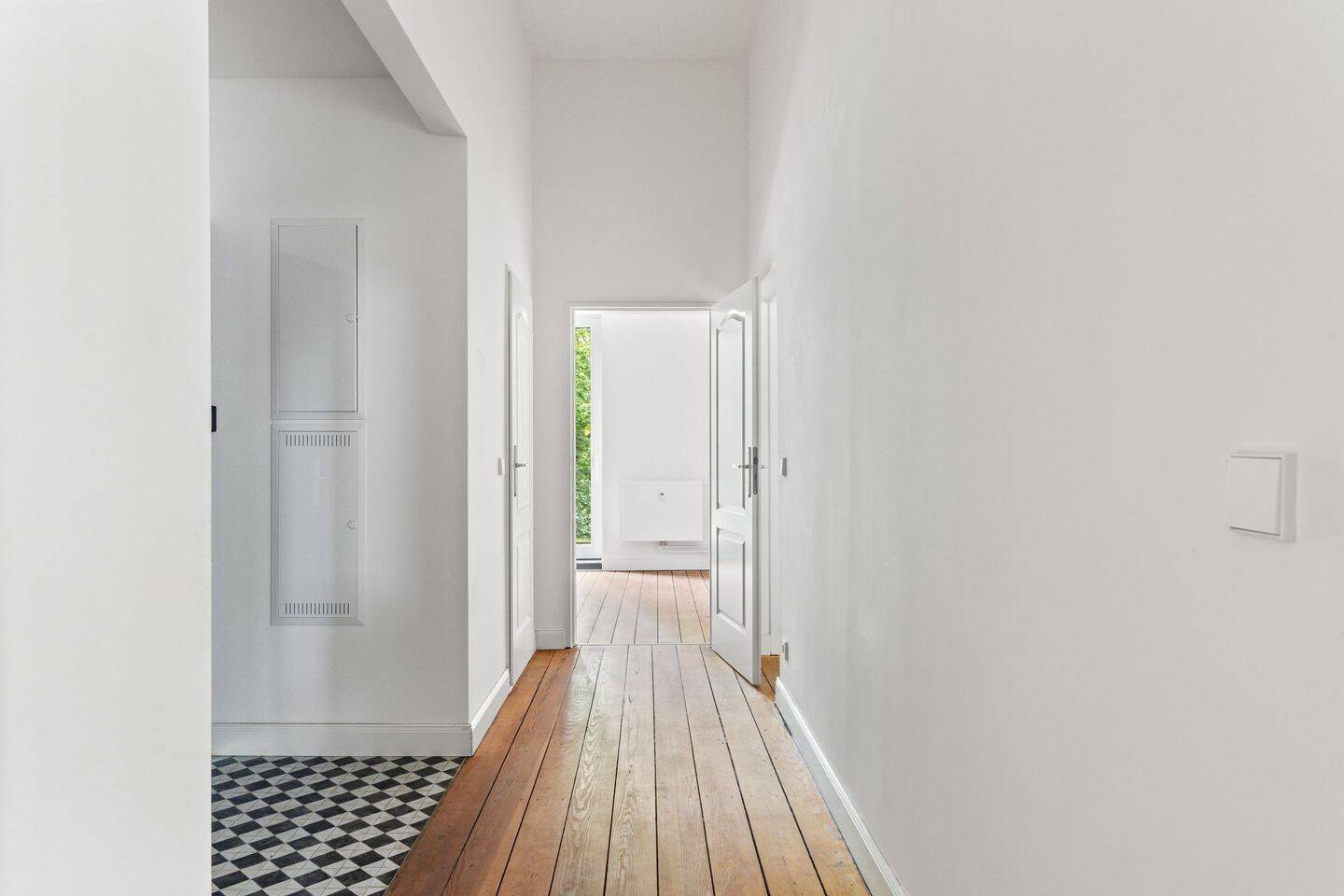 Innen charmanter Altbau, außen modern: Schöne Wohnung mit direktem Zugang zum Alsterwanderweg – Hamburg – Vorschaubild 2