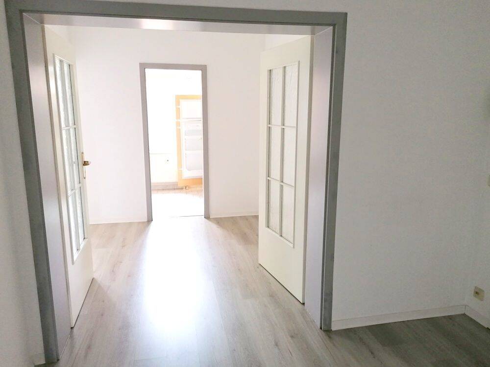 !! 3-Zimmer-Wohnung mit Einbauküche, Balkon und PKW-Stellplätzen !! – Chemnitz – Vorschaubild 8