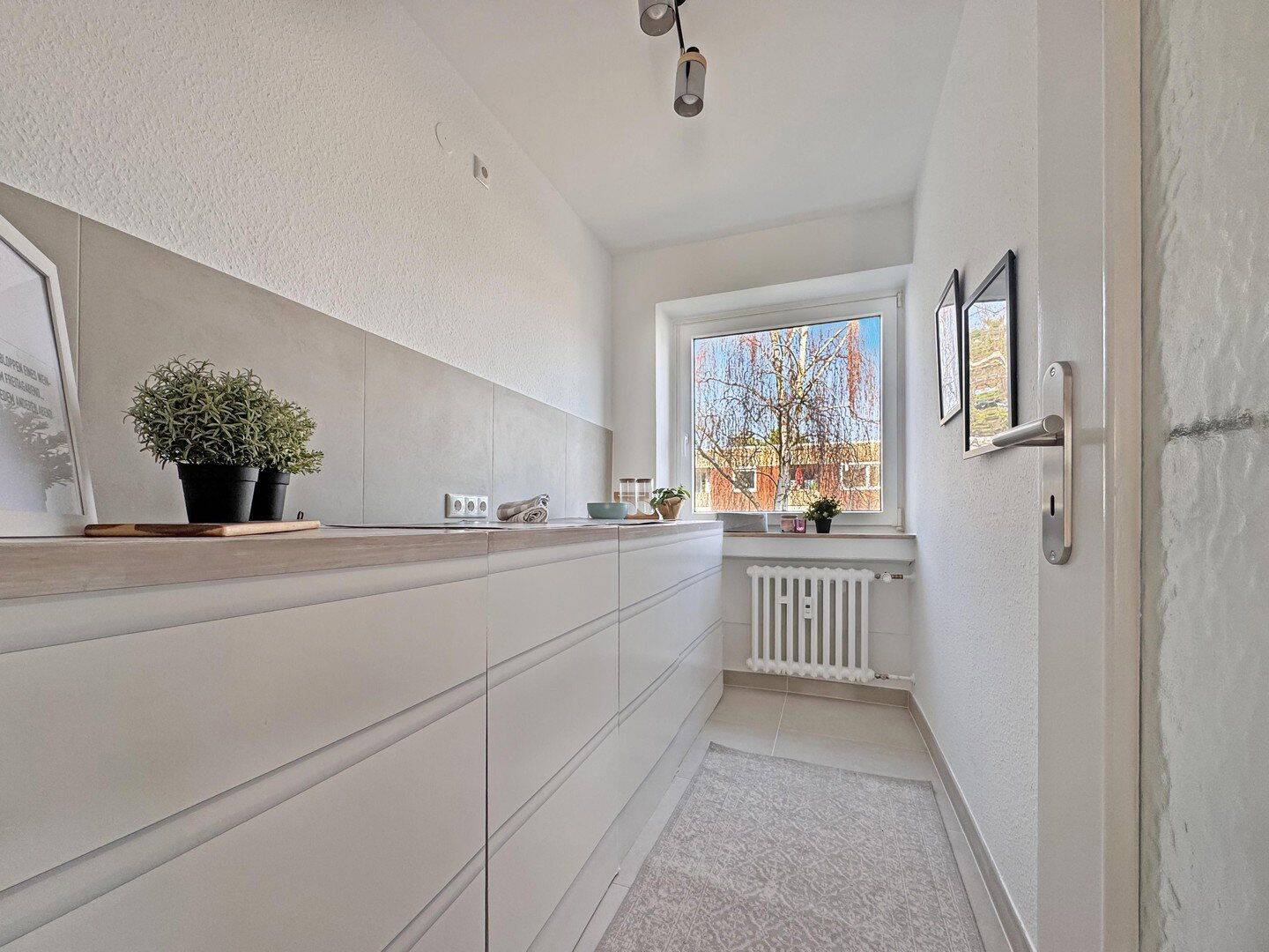 Einzugsbereit und Provisionsfrei * Sonnendurchflutete 2-Zi.-Whg. Stellplatz / sonnig. Balkon – Wiesbaden – Vorschaubild 8