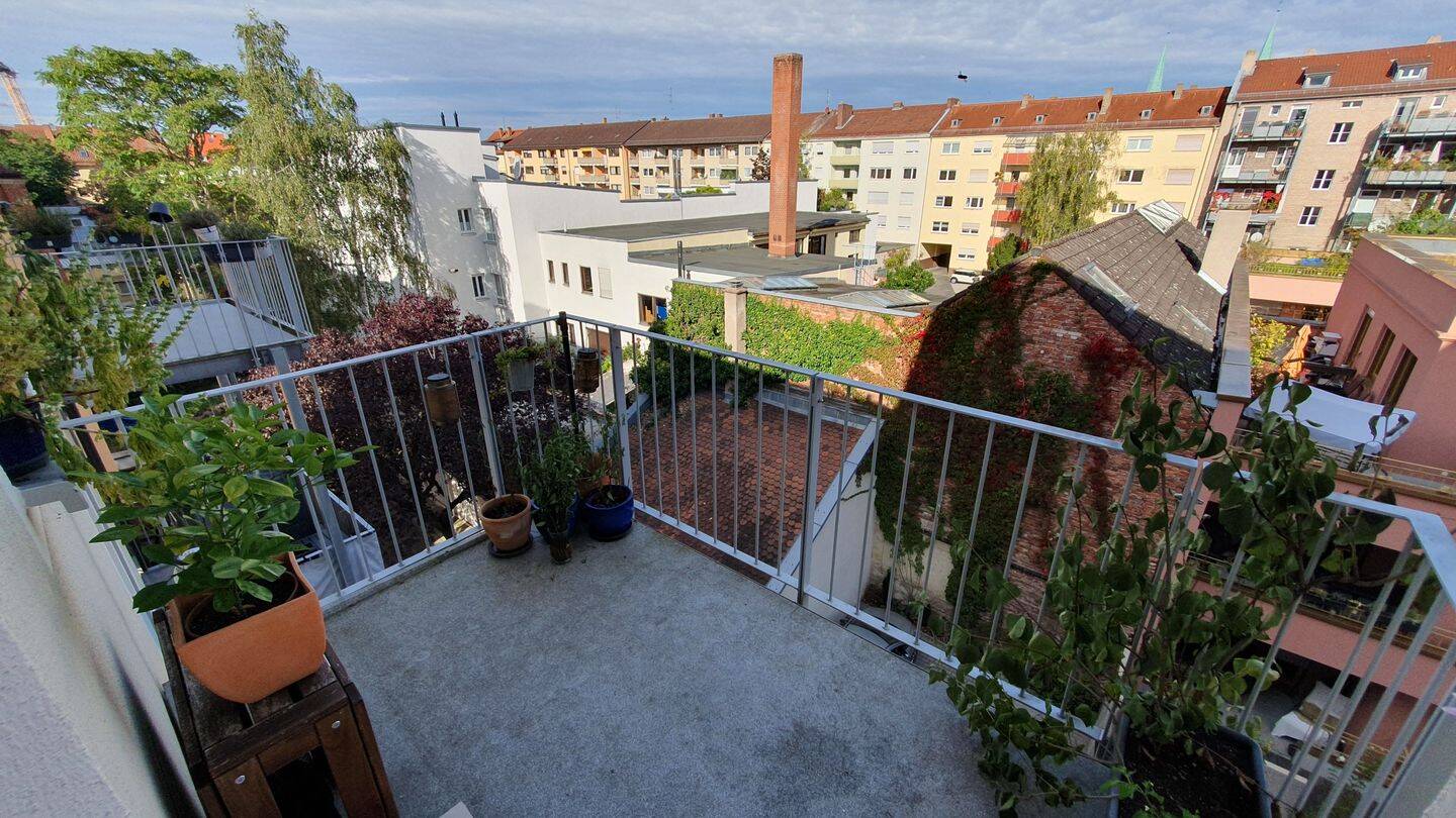 Top Saniert: Sonnige DG Wohnung mit EBK und Riesen Balkon - Rennweg – Nürnberg – Vorschaubild 6