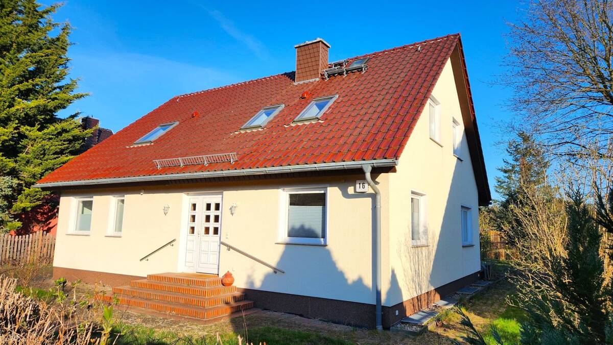 RAUMWUNDER – solides Einfamilienhaus gibt Raum für Familie, Hobby und Beruf – 12559 Berlin – Bild 1 von 9