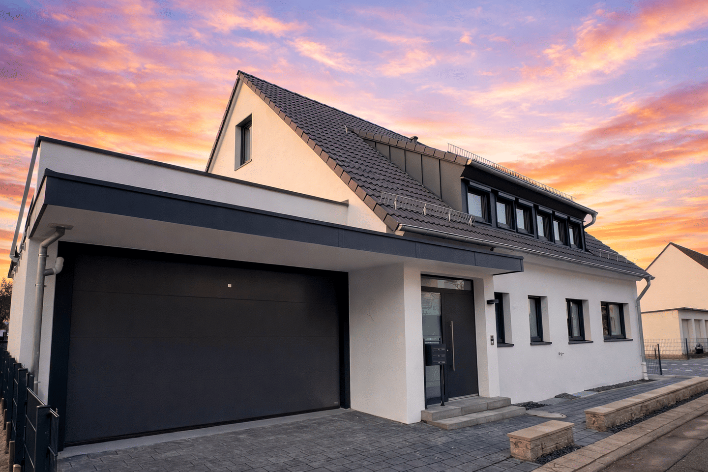 Mehrfamilienhaus in Weissach: 3 Wohneinheiten, Energieeffizienz A, Wärmepumpe, PV-Anlage. – Weissach – Bild 1 von 9