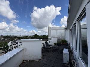 Düsseldorf im (Über-)Blick: Kleines Penthouse mit Dachterrasse und TG in Rath. – 40472 Düsseldorf – Vorschaubild 6