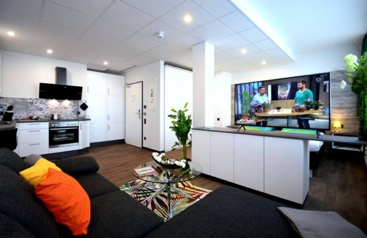 Exklusives 1-Zimmer-Penthouse-Apartment, komfortabel ausgestattet, Innenstadt Offenbach – 63065 Offenbach am Main – Bild 1 von 9