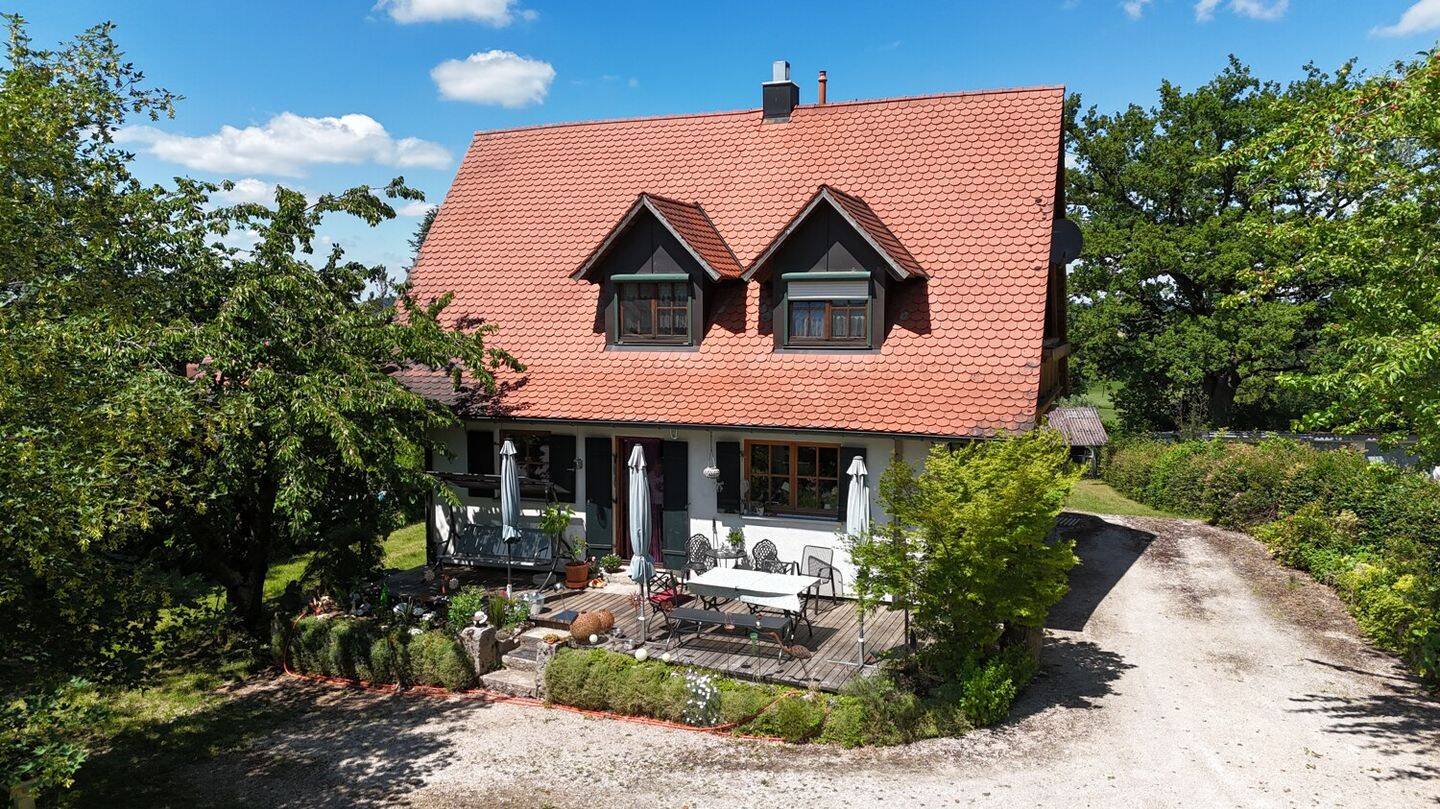 Idyllisch gelegenes Einfamilienhaus, mit großem Grundstück und vielfältigen Nutzungsmöglichkeiten – Wilburgstetten – Vorschaubild 2