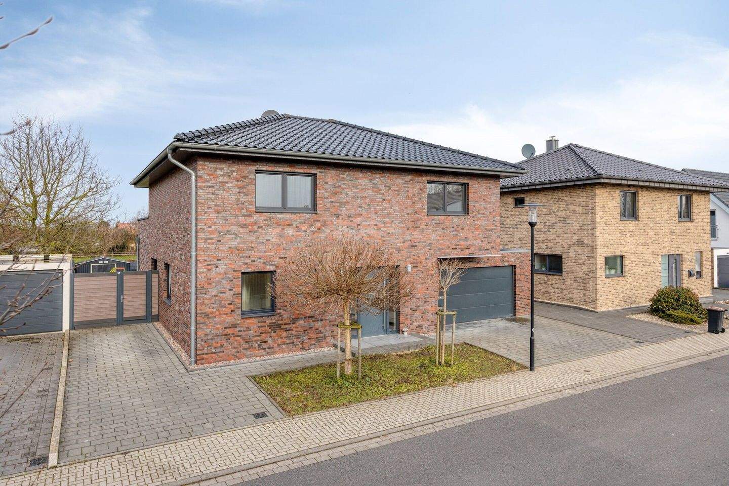 Moderne Stadtvilla mit hochwertiger Ausstattung in Hückelhoven-Ratheim! – Hückelhoven – Bild 1 von 9