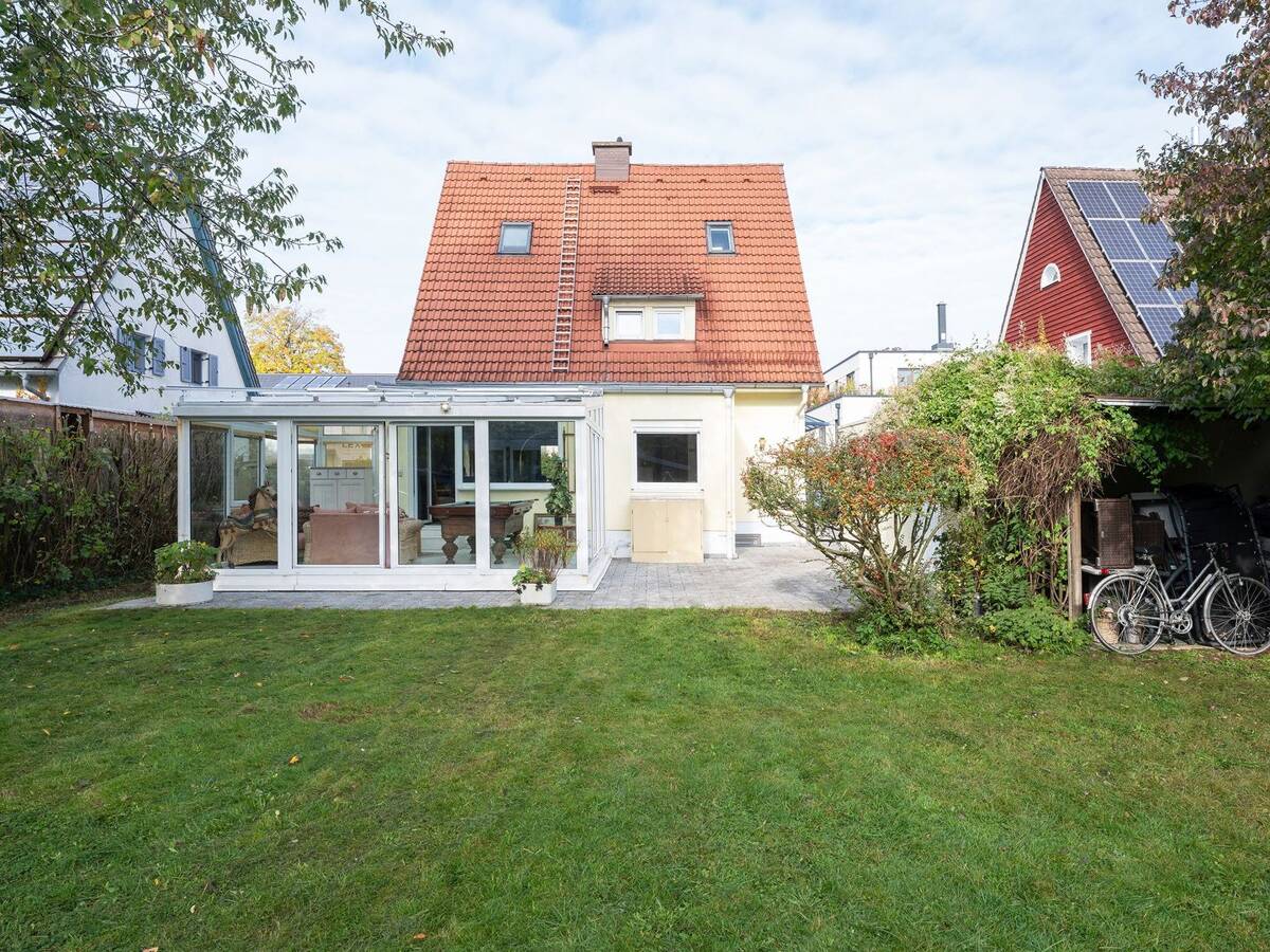 Charmantes Siedlungshaus mit Potenzial in Top-Lage mit großem Grundstück – 81829 München – Bild 1 von 9
