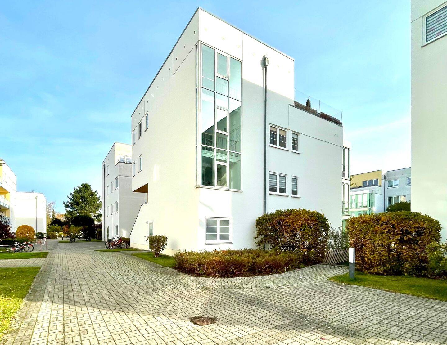 Vermietete 2-Zimmer-Wohnung mit Wintergarten im 2. OG einer ruhigen Wohnanlage in Berlin-Buckow – Berlin – Vorschaubild 2